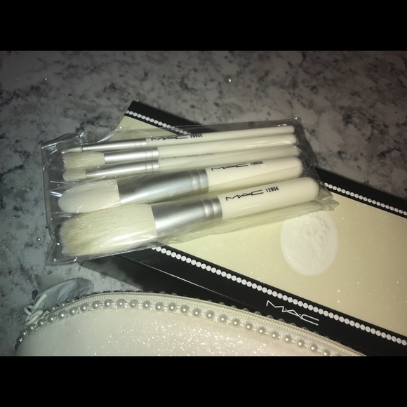 MAC Keepsakes brush set white pearl New in Box - Picture 6 of 7